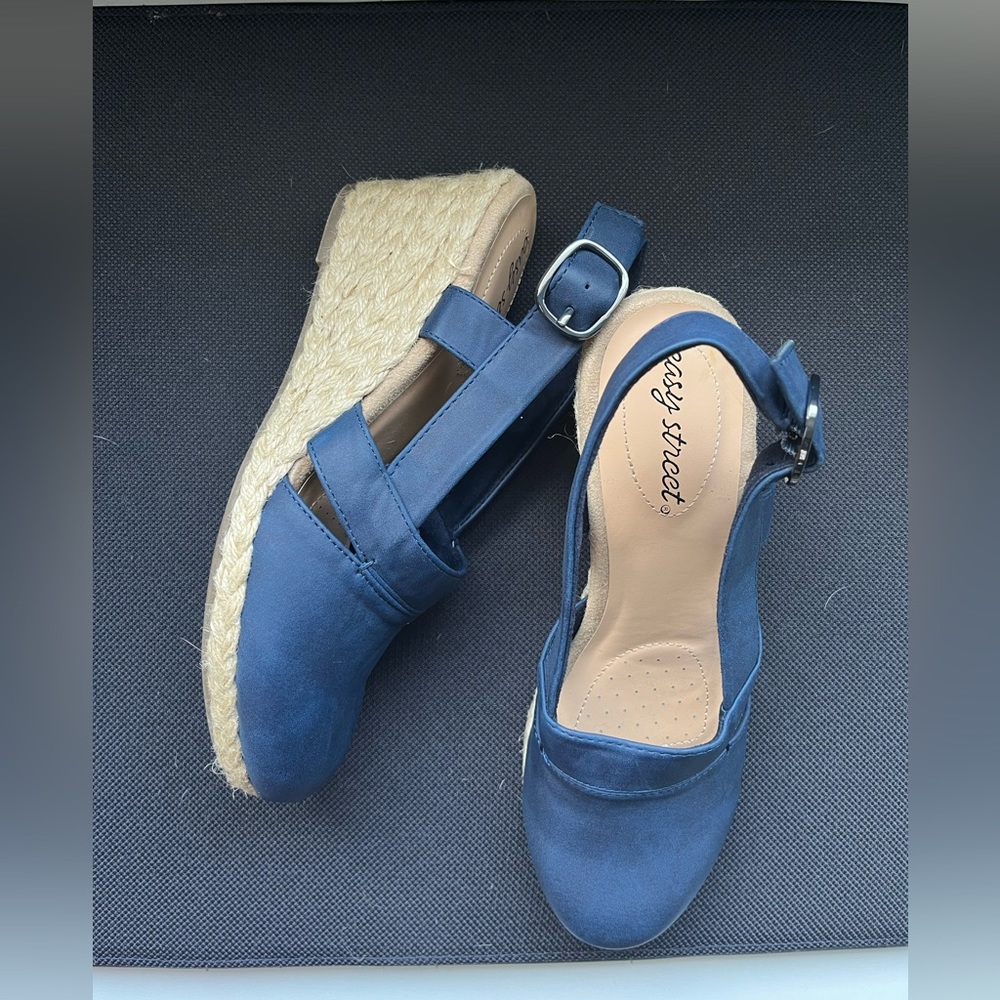 Super Comfy Never Worn Closed Toe Espadrille Clog… - image 2